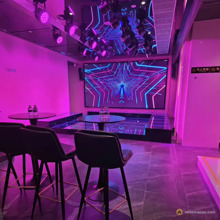 Number Nine Spa modern-luxury suite