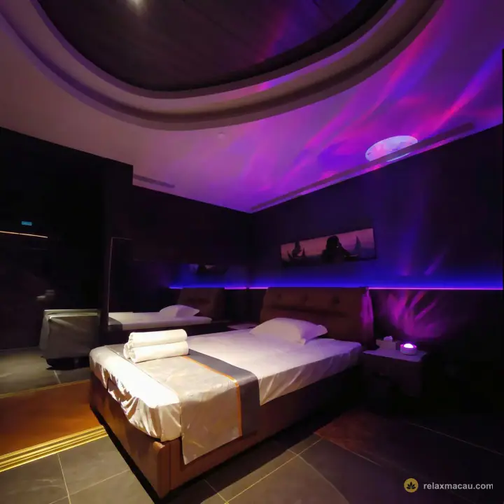 Number Nine Spa purple aurora room
