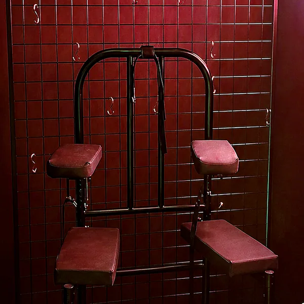 ナンバーナインスパ 会所アルバム 02：赤いテーマ小道具エリア