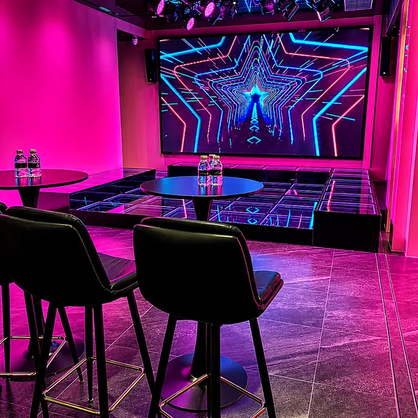 ナンバーナインスパ 会所アルバム 08：ネオンステージの近景