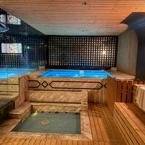 Jacuzzi and wood platform area photo